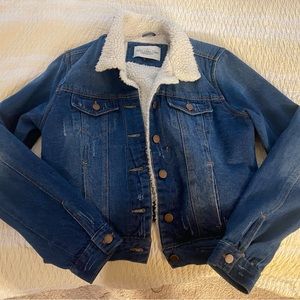 Large vintage jean jacket with a non removable lining